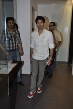 Rajeev Khandelwal at the Silent Noise by Saini S Johray in Viewing Room, Colaba, Mumbai on 7th Oct 2011 (20).JPG
